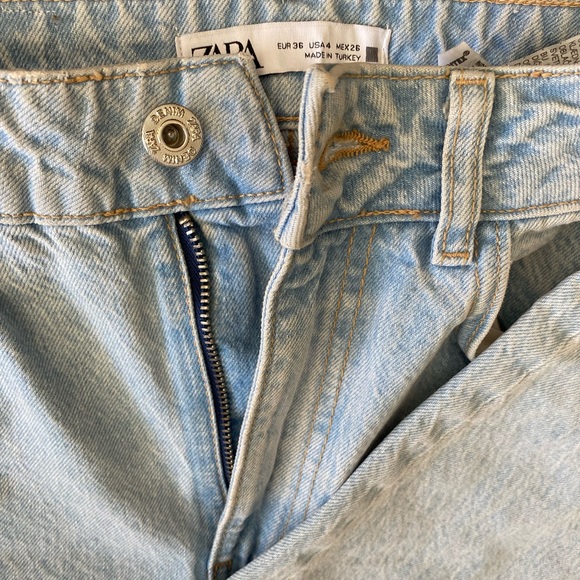 Zara light wash high waisted mom jeans - Picture 2 of 3